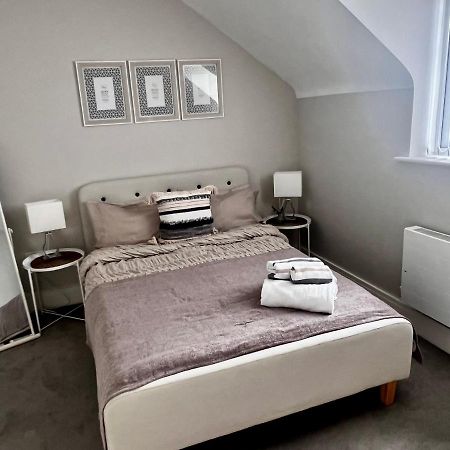 Lakeside Lux Bedroom With Parking, M4 Jct 11, Next To Train Station Reading Eksteriør bilde