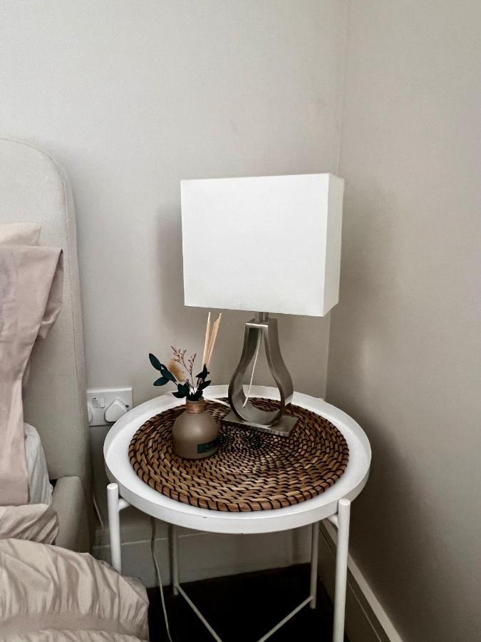 Lakeside Lux Bedroom With Parking, M4 Jct 11, Next To Train Station Reading Eksteriør bilde