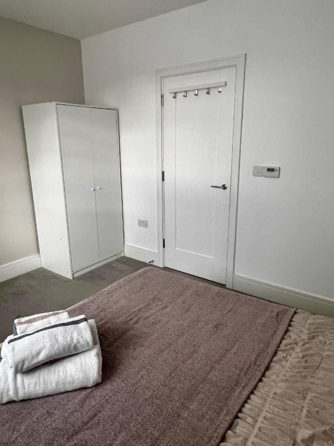 Lakeside Lux Bedroom With Parking, M4 Jct 11, Next To Train Station Reading Eksteriør bilde