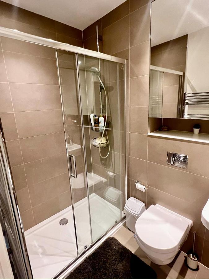 Lakeside Lux Bedroom With Parking, M4 Jct 11, Next To Train Station Reading Eksteriør bilde